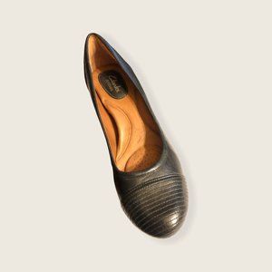Clark's Artisan black leather heels. NWOT